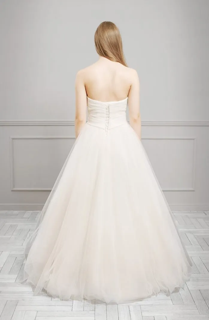 ---Classic wedding dress trends 2021 very simple with draped bodice, sweetheart neckline and wide tulle skirt--