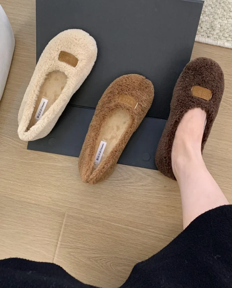 Flat-soled Slip-ons Plus Plush Fur Shoes For Women's Winter Outer Wear, New Style Lazy Warm Beanie Shoes