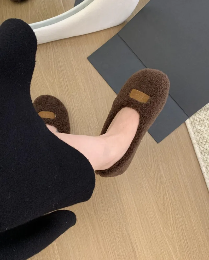 Flat-soled Slip-ons Plus Plush Fur Shoes For Women's Winter Outer Wear, New Style Lazy Warm Beanie Shoes