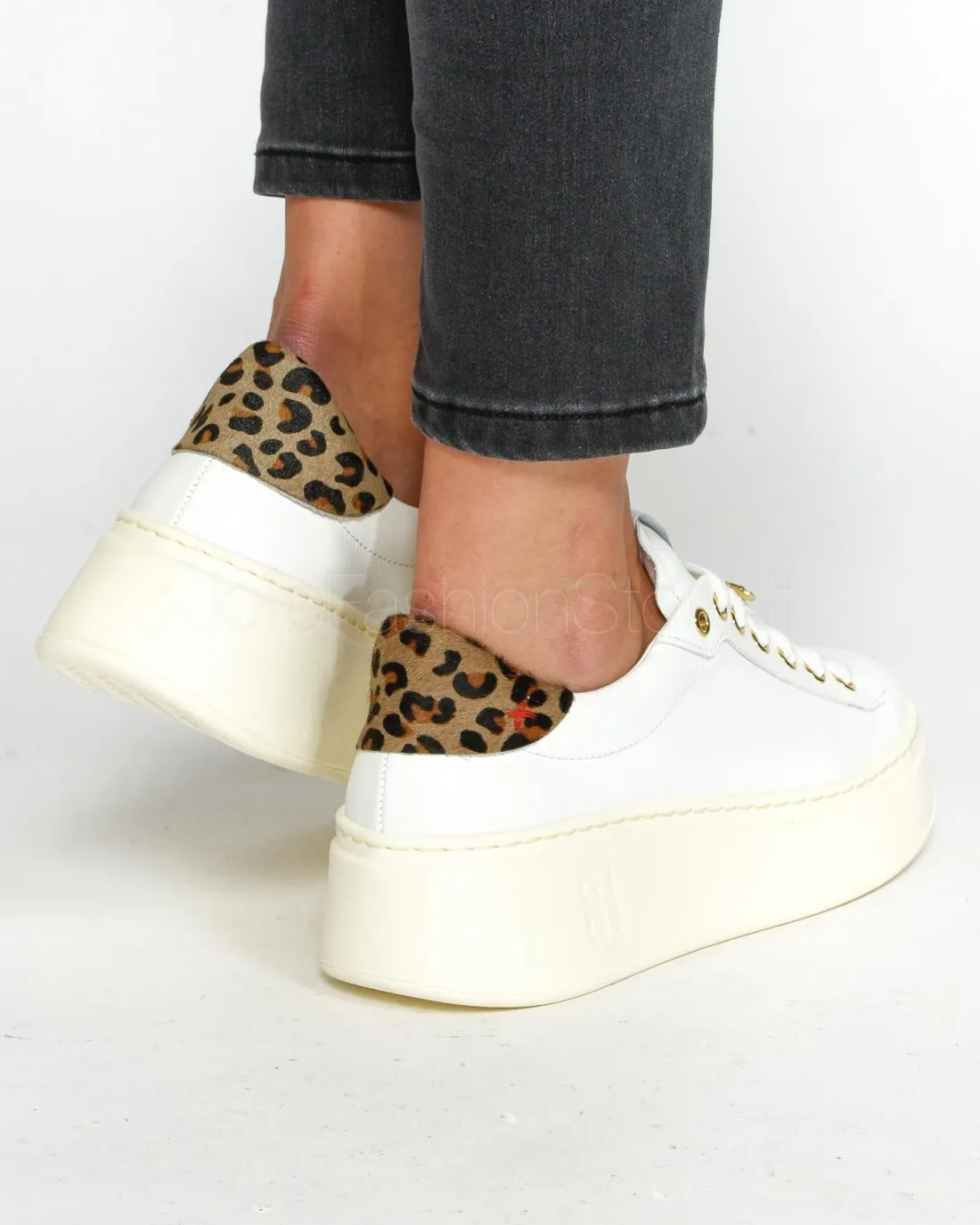 ---------------  ---------------  ---------------  ---------------  --------------Gio+ Sneakers in Pelle Bianca Leopardato Torto