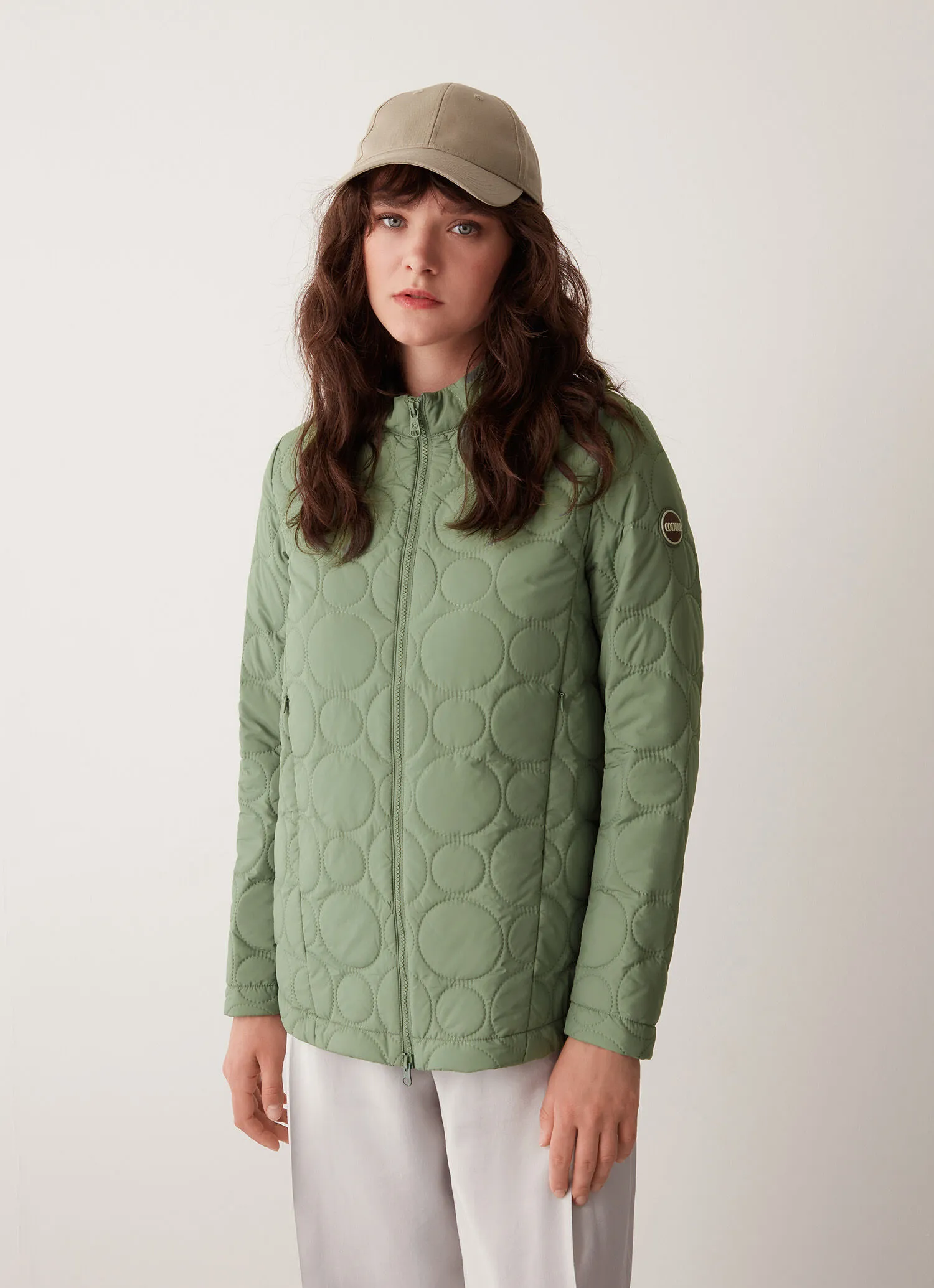 Jacket with round ultrasonic quilting