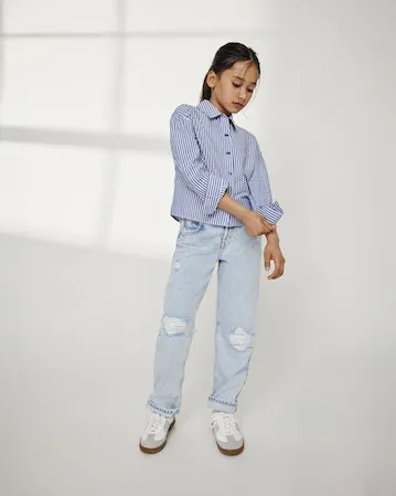 Jeans in cotone a lavaggio chiaro bleach straight fit con strappi 10-14 anni