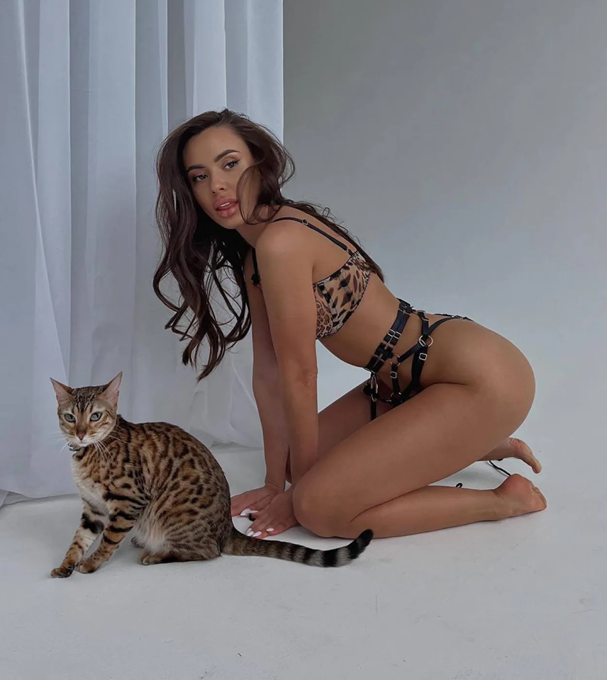 Leopard Lingerie Hollow Out 3 pezzi Intimo in pizzo Slip con ferretto Reggiseno Reggicalze Bilizna Porno Lenceria Femenina