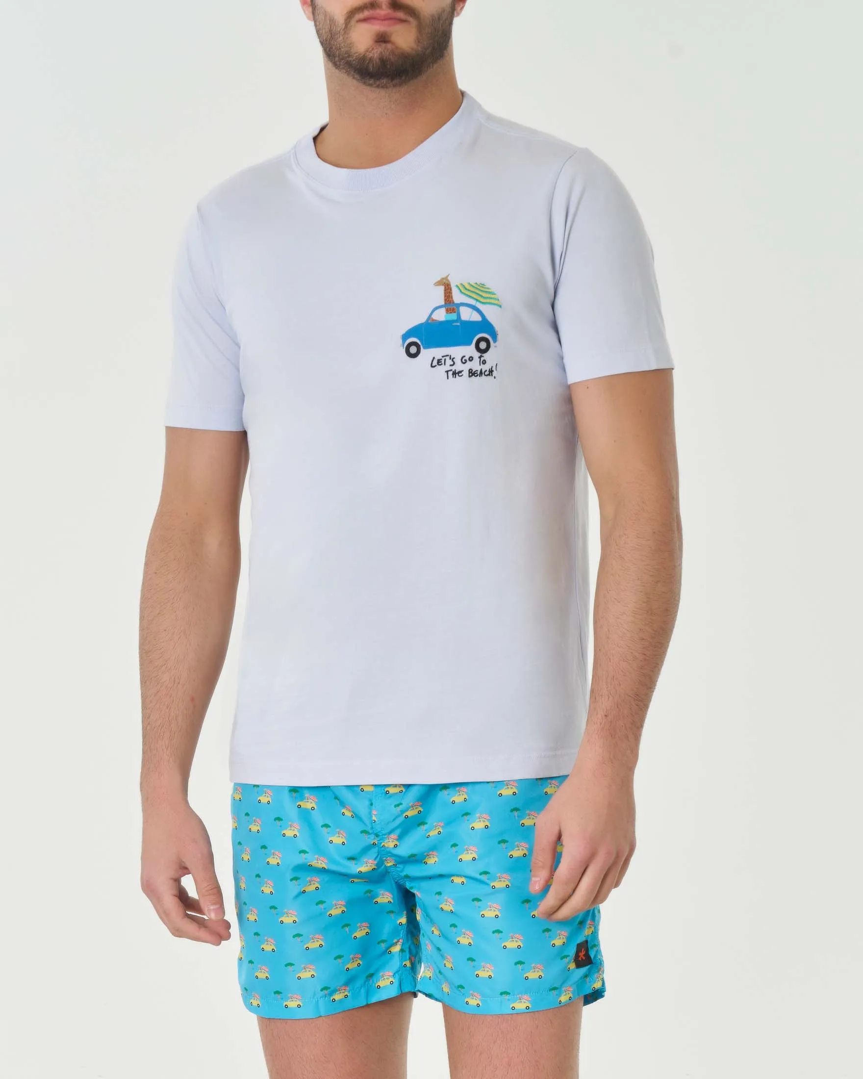 T-shirt color ghiaccio mezza manica in pima cotton con ricamo let's go to the beach e stampa giraffa in macchina